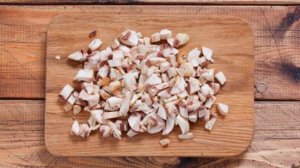 Салат рафаэлло с курицей и грибами
