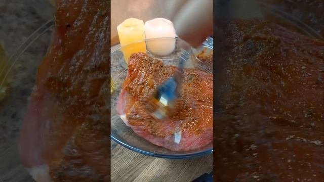 Говядина, запеченная в глазури из мёда и зернистой горчицы