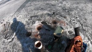 Ладога .Рыбалка по последнему льду на Ладоге .