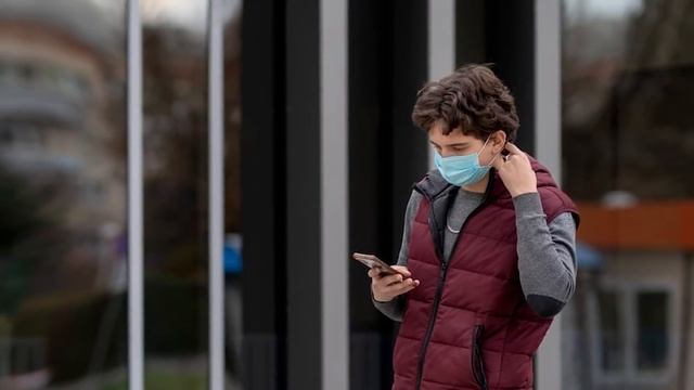 Впустила бомжа в поликлинику и помогла ему, а что произошло дальше, ахнули все… смотреть онлайн