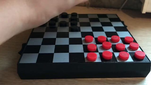 Правила настольной игры «Уголки» смотреть онлайн