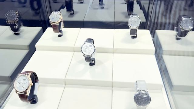 A. Lange & Söhne Exhibition With New Zeitwerk Lumen Honey Gold 2021 Shanghai смотреть онлайн