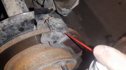 Замена передних тормозных колодок на Ваз 21214 нива