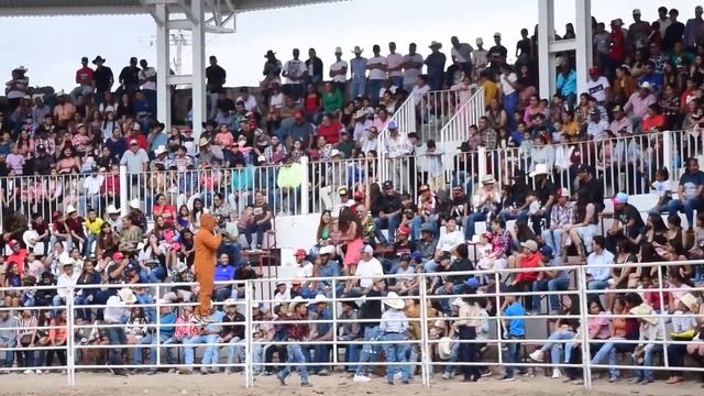 Domingo de kayak, tiro con arco, tarde familiar y rodeo en El Llano 2023 смотреть онлайн