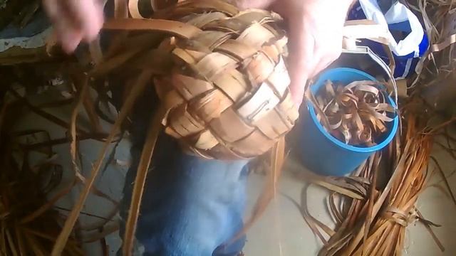 Лапти начинаем с пятки краснотал,береста.Секреты старинного ремесла.№2 смотреть онлайн