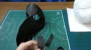 Маска чумного доктора почти из кожи!