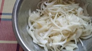 Вкуснейшая свининка в рукаве с маринованным луком