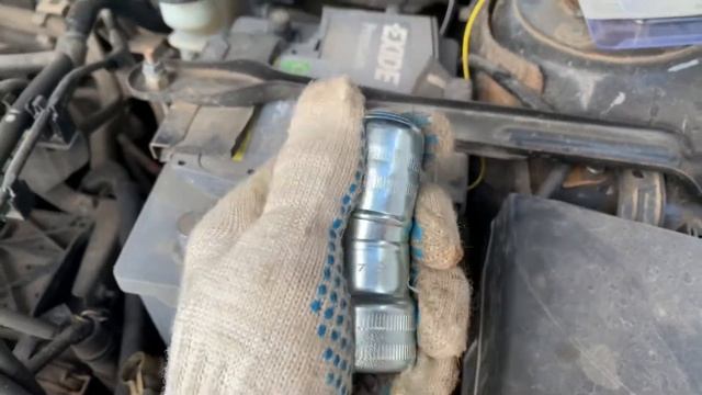 Щетка для очистки клем аккумулятора Дело Техники смотреть онлайн