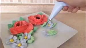 Cake Decorating: Buttercream - Poppy Flower Field