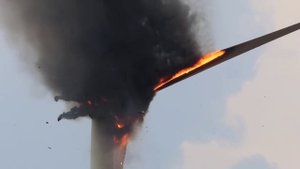 Горит ветровая электростанция