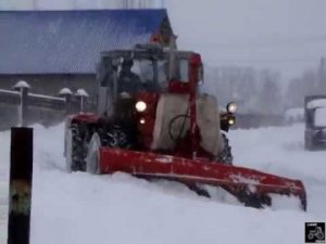 Tractor T-150K loader cleaning snow /// Т-150К погрузчик расчистка снега