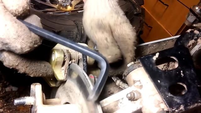 Снятие тормозных колодок смотреть онлайн