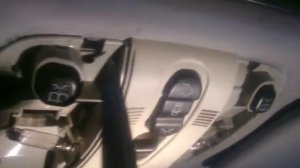 Mercedes W220 2003 г. Снятие плафона центрального освещения.