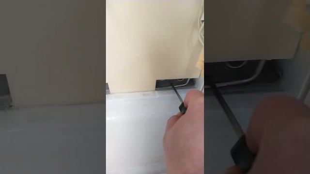 Холодильник Позис. Забилось сливное отверстие. смотреть онлайн