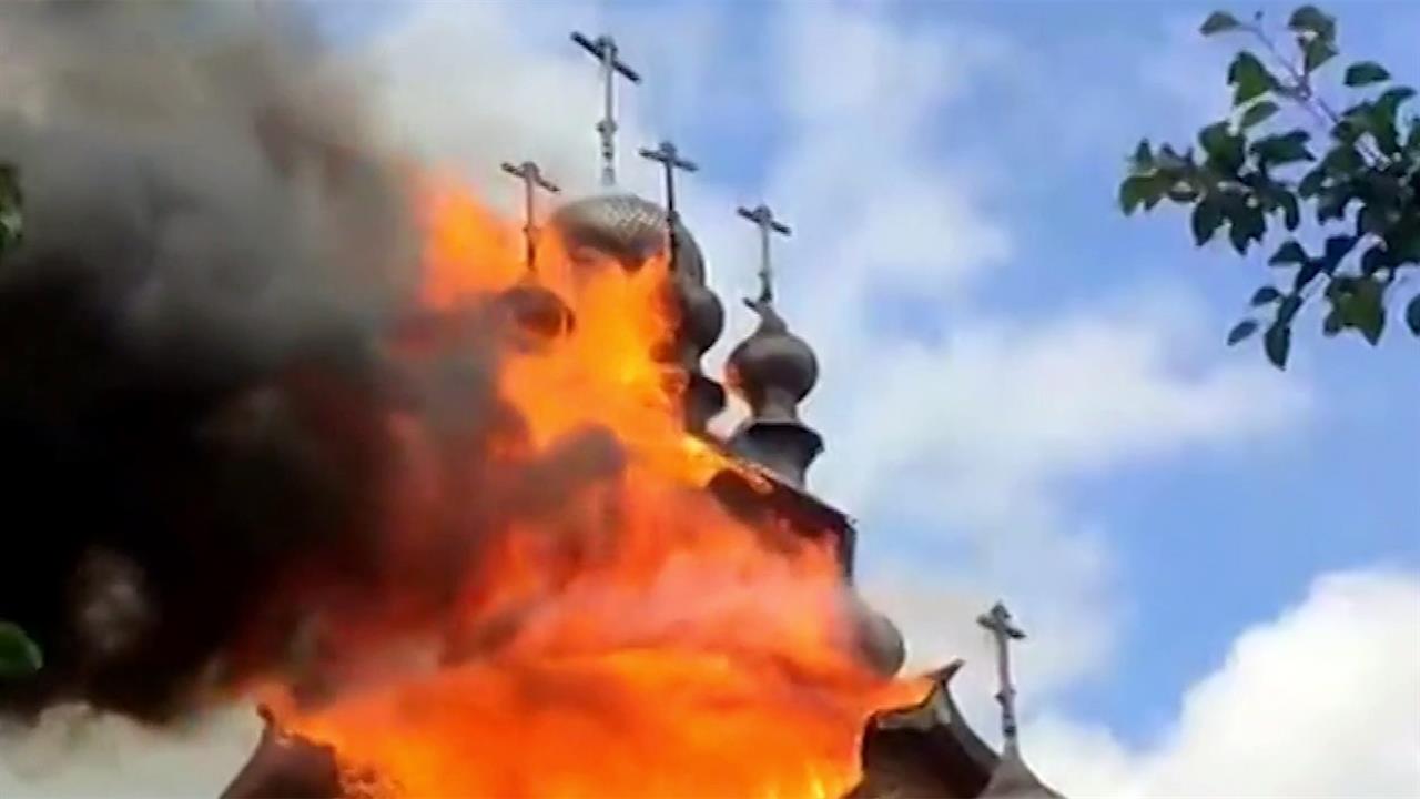 Украинские националисты сожгли деревянный скит Святогорской Лавры в ДНР