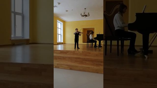 Немов Захар 2 класс Концерт Ридинга си минор 3 часть.