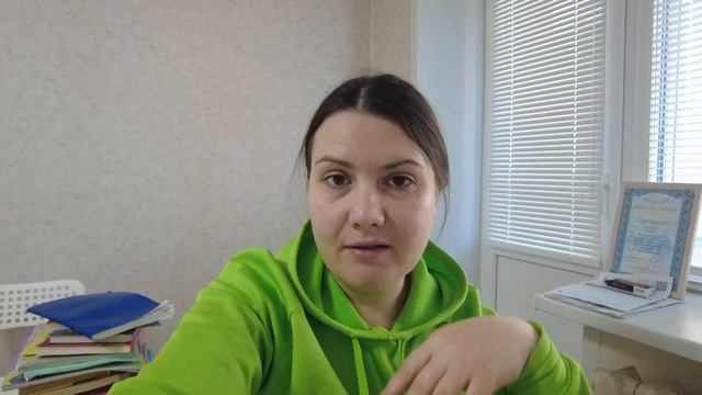 Мама помогает вязать / Первые подарки на Новый год / В магазине " Усадьба" смотреть онлайн