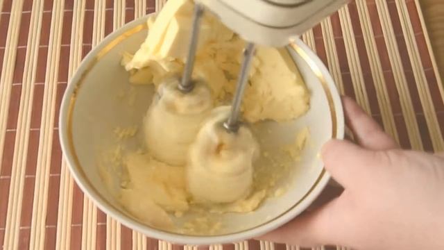 Крем из сгущенки и масла — видео рецепт