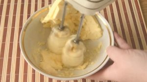 Крем из сгущенки и масла — видео рецепт