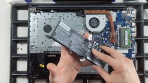 Lenovo V320-17IKB von Innen - RAM, SSD, Akku, Lüfter wechseln