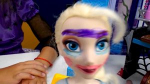 Макияж для Эльзы Холодное сердце - Игры мультики для девочек в Салон красоты для кукол