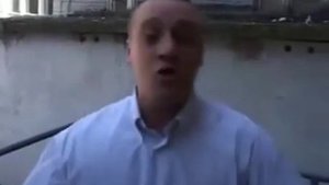 Мужик круто рассказывает анегдот