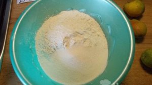 Насыпной пирог с грушей в духовке