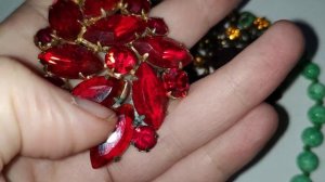 Продажа поштучно : Чешские Винтажные броши + бусы пекинское стекло