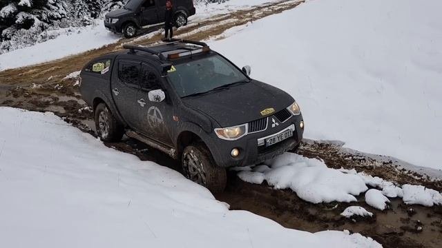 Nissan Navara - Frontier  Mitsubishi L200  AT Tire SNOW OFF ROAD