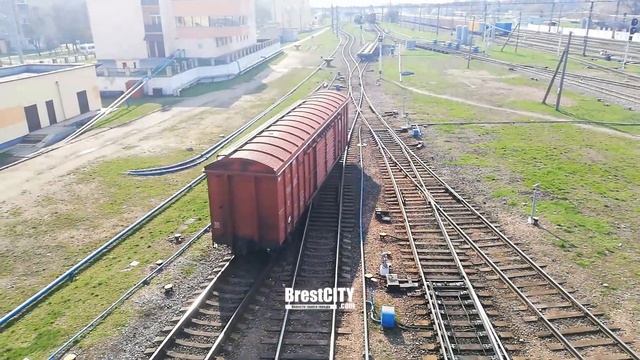 Вагоны едут сами по себе. Брест-Восточный смотреть онлайн