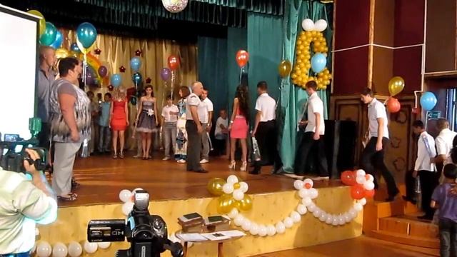 Выпускной вечер в  девятых классах смотреть онлайн