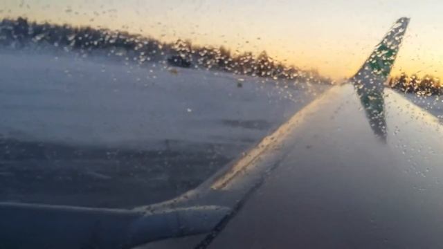 Take off from rovaniemi Airport EFRO 737-800 with only 23 Passengers смотреть онлайн