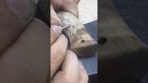 Краткий процесс нарезания резьбы на рукояти ножа
