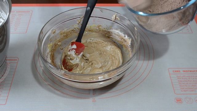 Самый простой рецепт шоколадного бисквита | The easiest chocolate sponge cake recipe смотреть онлайн