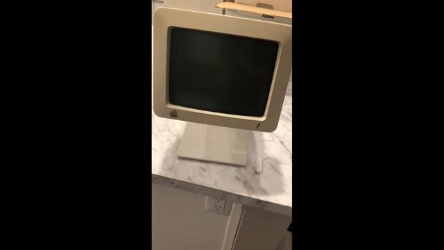 Apple IIc Computer, Monitor and Stand смотреть онлайн