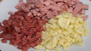 Суп с колбасой и кабачком