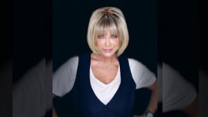 Youthful Hairstyles for Women Over 50-60 // Hairstyles for Middle Aged Women Designed to Flatter
