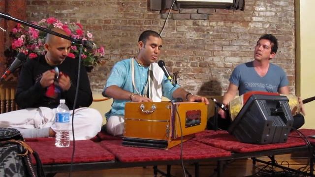 hare krishna maha mantra kirtan by krishna prasad das смотреть онлайн