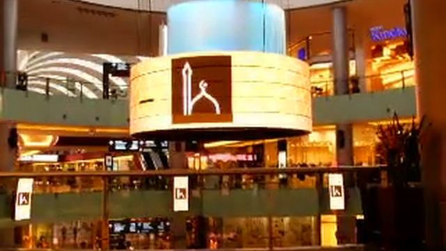 МОЛИТВА  В  ДУБАИ-МОЛЛ.  ВСЕ  БЬЮТСЯ  ЛБАМИ. смотреть онлайн