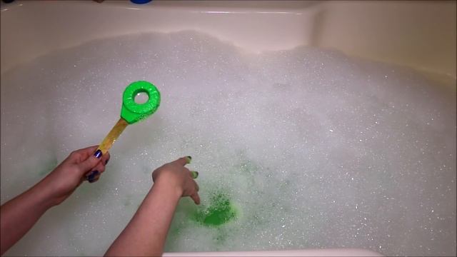 LUSH - I'm Forever Blowing Bubbles Bubble Bar BLOWER - DEMO & Review смотреть онлайн