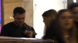 КАК ПЕРЕСТАТЬ СТЕСНЯТЬСЯ ПОДОЙТИ К СИМПАТИЧНОЙ ДЕВУШКЕ? Смотри этот ролик.