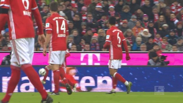 Does Thiago Think Santa Plays for Bayern? смотреть онлайн