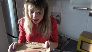 Лену пасадили в КАРТОННУЮ ТЮРМУ. КАРТОННЫЕ ПРЕДМЕТЫ против НАСТОЯЩИХ. Крэйзи лайф