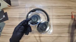 распаковка наушников JBL tune 700 BT