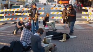 Amazing Street Musicians    Парни Классно Играют Хит На Саксофонах На Улице Уличные Музыканты