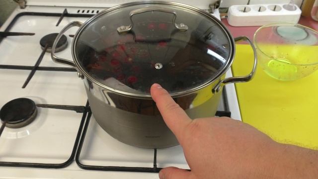 Как сварить компот из замороженных ягод  Легко и очень просто.mp4