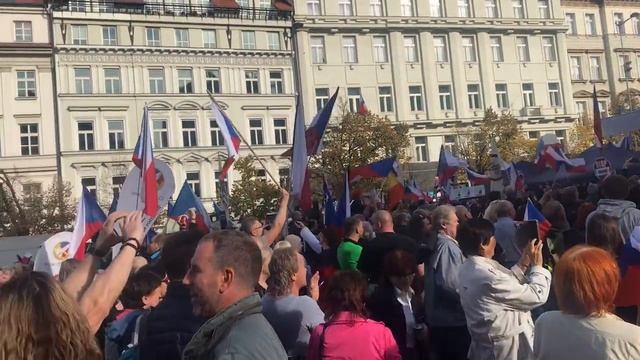 В Праге проходят массовые акции протеста против антироссийских санкций.