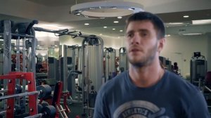 3.7 | Подъемы штанги перед собой на плечи: техника выполнения, целевые мышцы | CAST-IRON