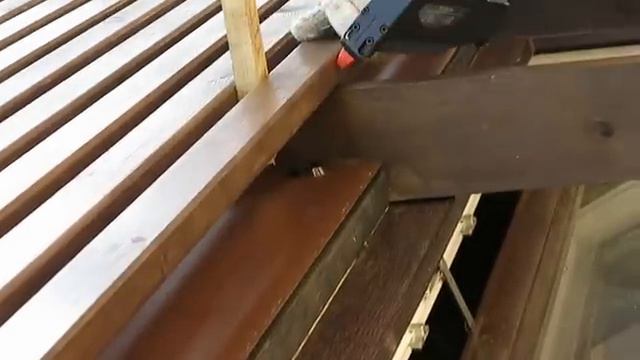 Отделка фасада деревом при помощи гвоздезабивного пистолета TBI-1664 смотреть онлайн