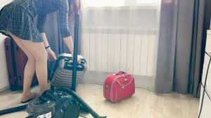 How to vacuum travel suitcases? I use a Bosch BGS21X320 bagless vacuum cleaner